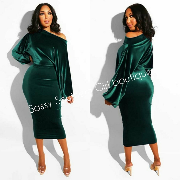 ⭐🆕Dark green velvet off shoulder midi dress - Picture 3 of 13